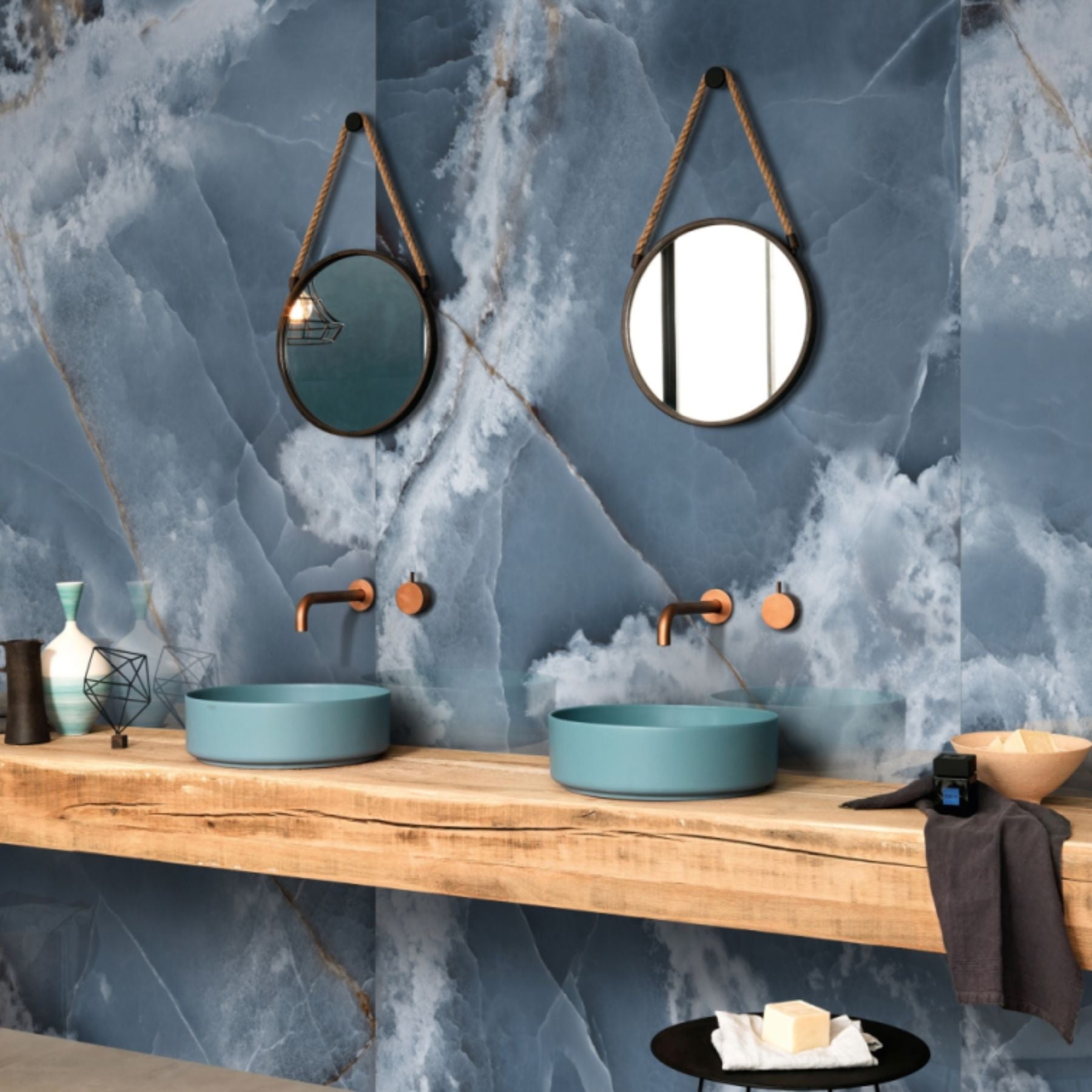 Oceano Onyx polished porcelain slab in 120x280cm with 6mm thickness, offering a luxury onyx look for premium floors, walls and contemporary interiors.