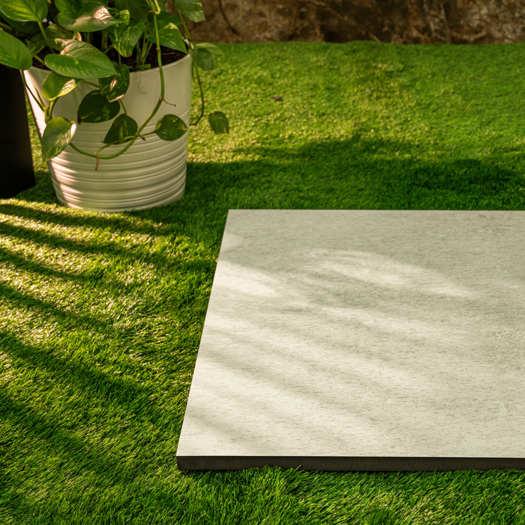 Quarzo White porcelain tile 60x120cm 2mm thickness, white stone look design, durable porcelain tile for modern floors and walls.