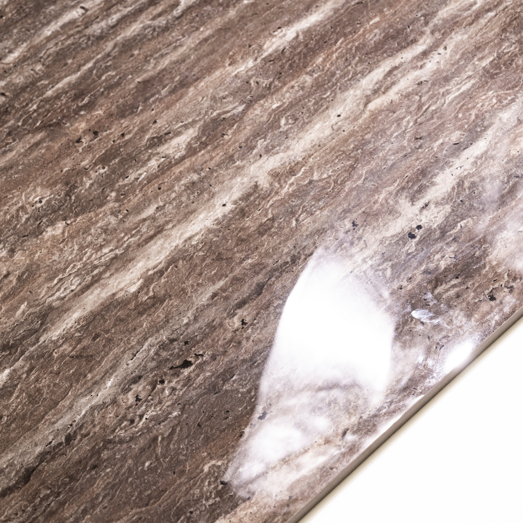 Travertino Texo Brown 80x160cm 9 mm high glossy porcelain tiles. Luxurious brown marble-look floor & wall tiles for UAE interiors.