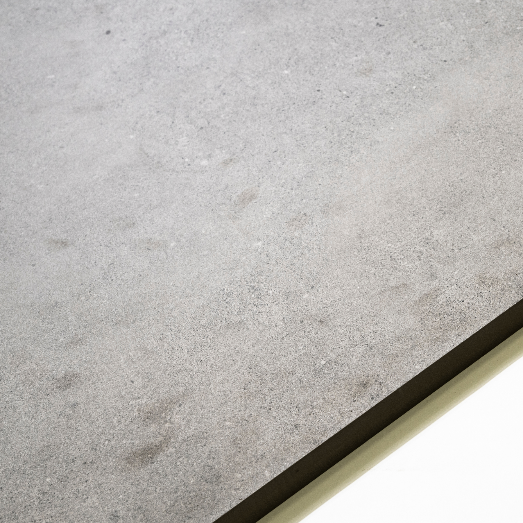 Urban Stone Gris porcelain tile 60x120cm 2mm thickness, grey stone look design, durable porcelain tile for modern floors and walls.